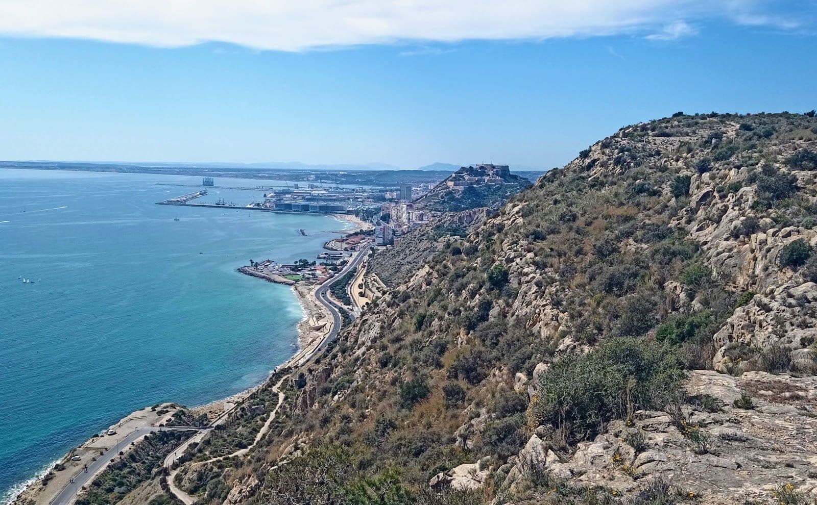 Alicante from the heights: a natural viewpoint without leaving the city