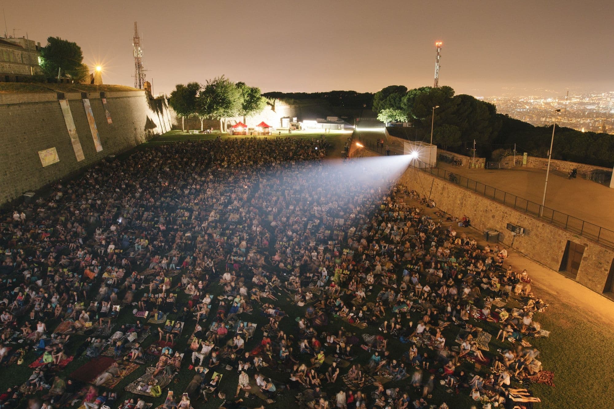 El cine de verano de la Sala Montjüic (o cómo sobrevivir a julio en la ciudad)