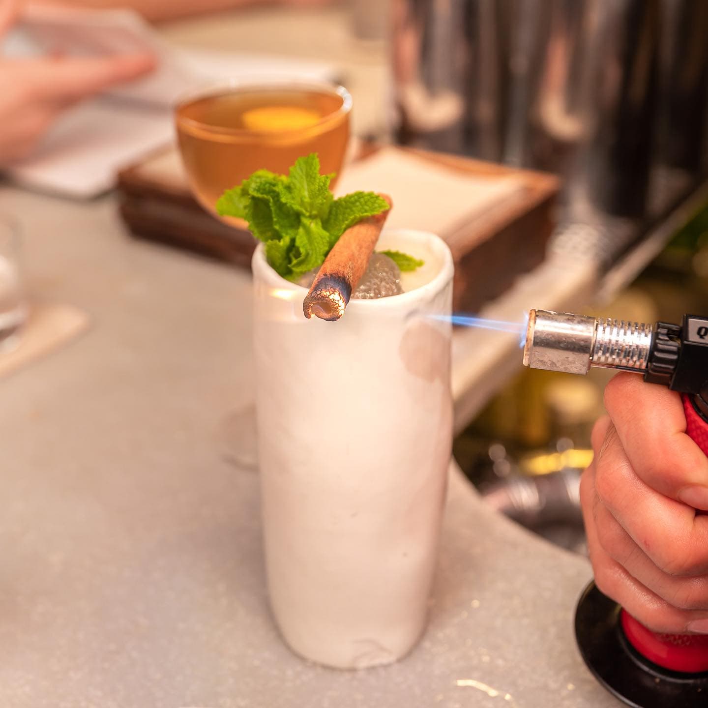 Dr. Stravinsky: la coctelería artesanal del Born que arrasa con sus ‘destilados de laboratorio’