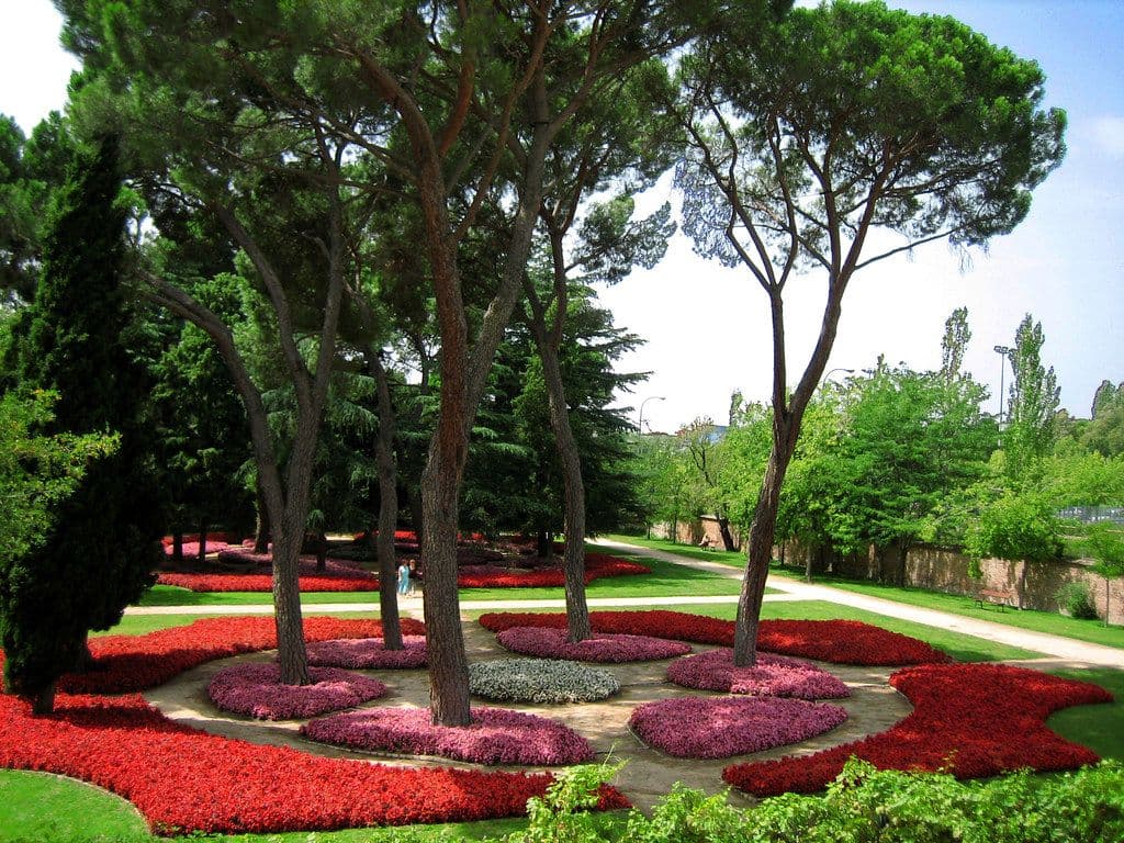 Flora, art and legends: why get lost in Madrid's Capricho Garden?