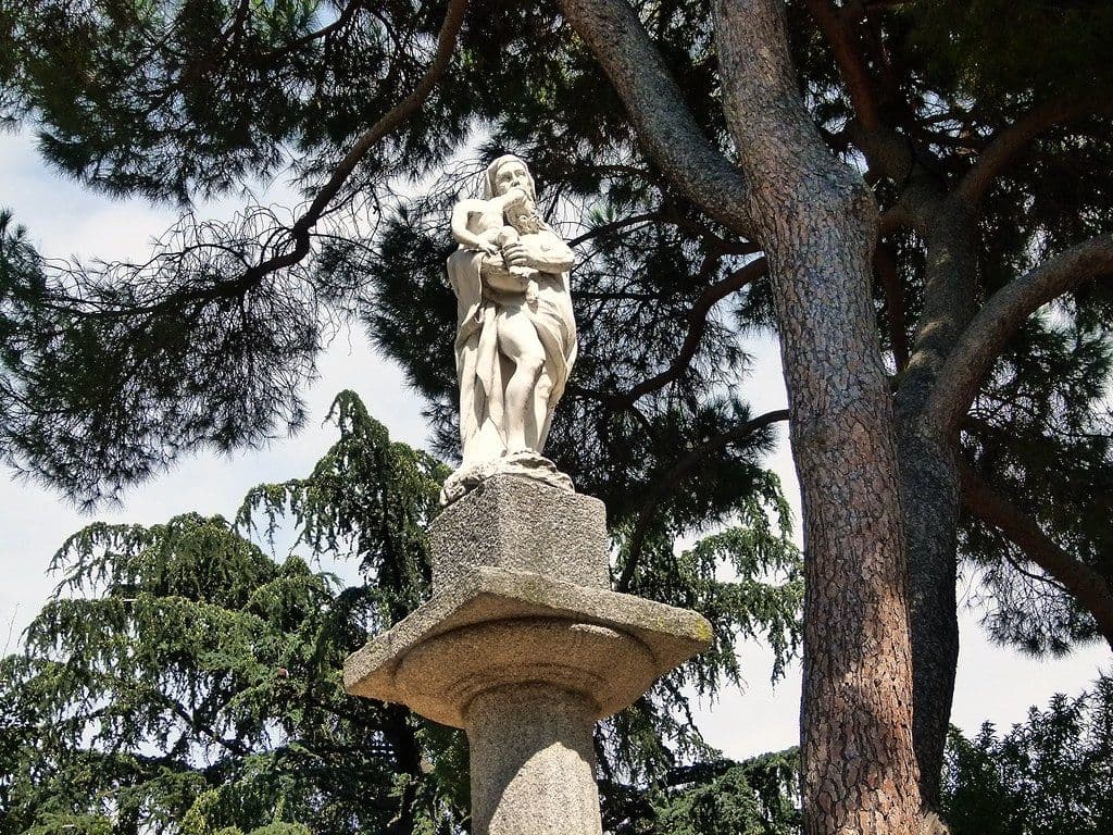 Flora, art and legends: why get lost in Madrid's Capricho Garden?