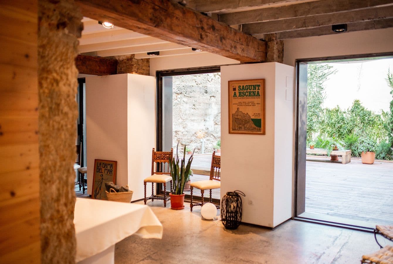 A tasting with history: try the best gourmet products next to Valencia's city walls.