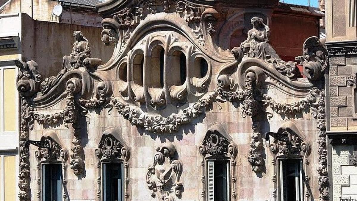 Casa Comalat: otra joya modernista oculta en plena Diagonal de Barcelona