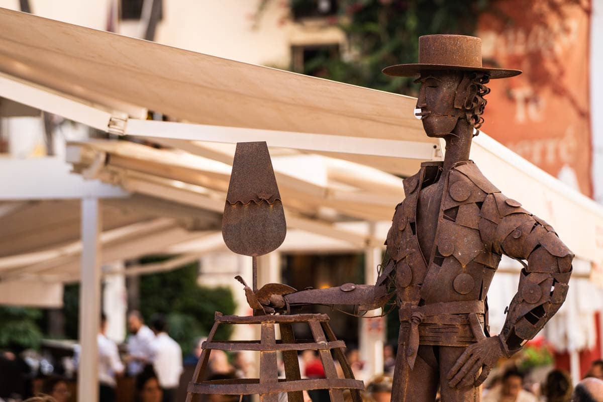 Tapas, solera y vinos: la vida en el sur según Bodega El Pimpi