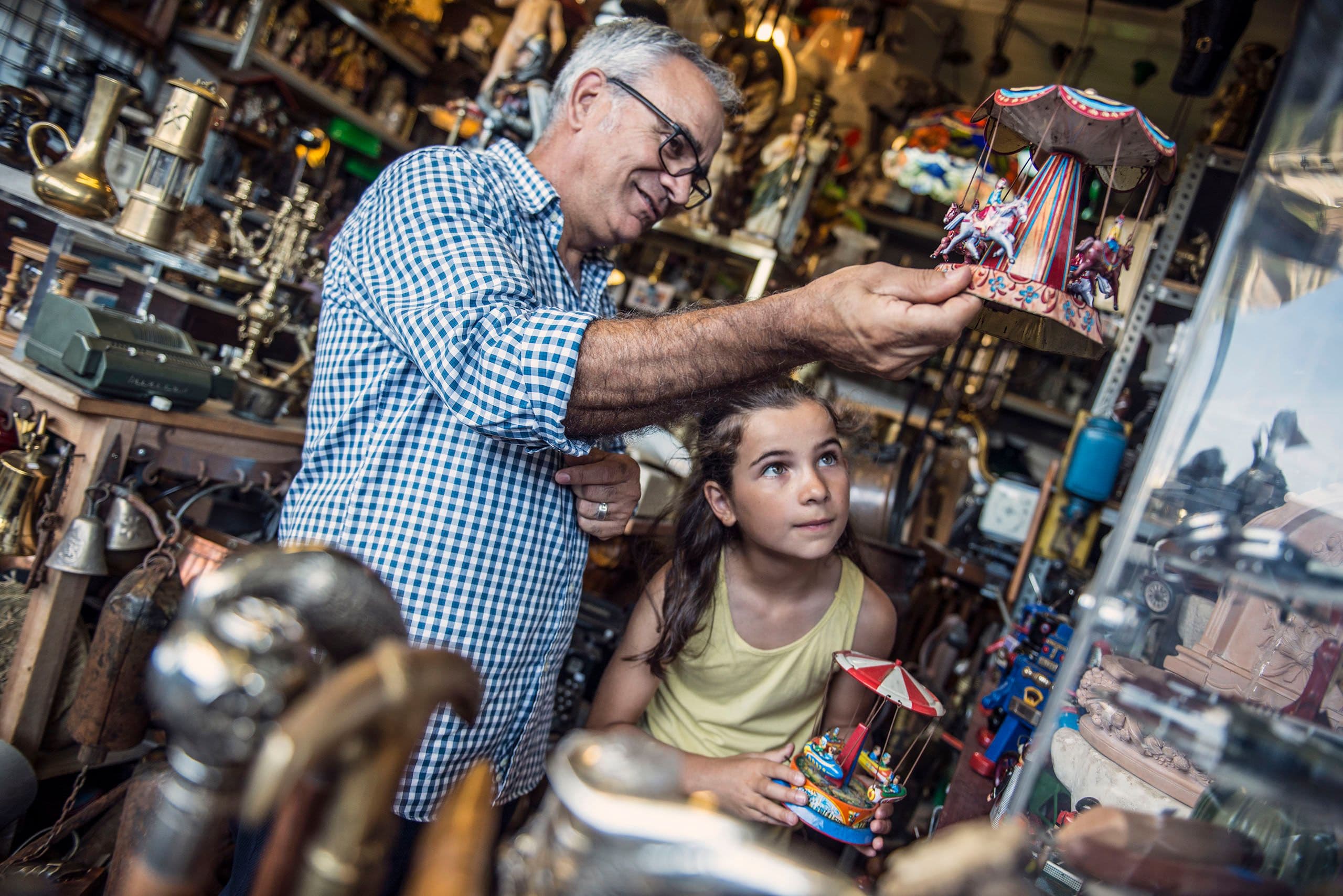 Delve into the Mercat dels Encants: a unique local experience in Barcelona