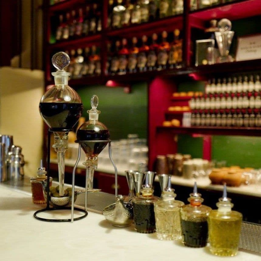 Dr. Stravinsky: la coctelería artesanal del Born que arrasa con sus ‘destilados de laboratorio’