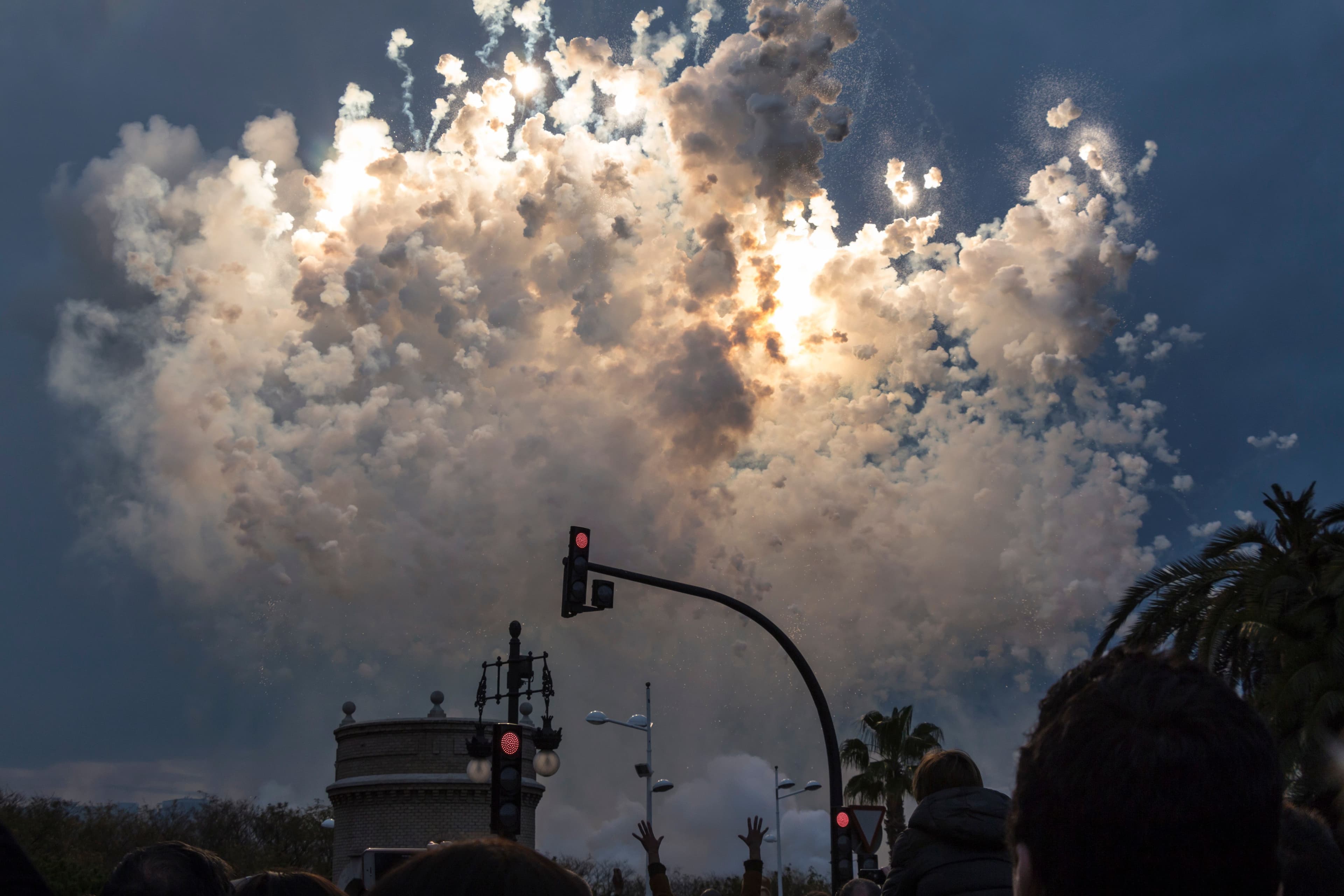 San Juan burns with the universal macromascletà + the Benicalap neighbourhood festival