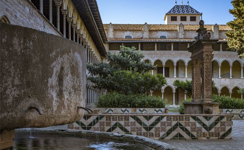 The magic hour of the Monastery of Pedralbes