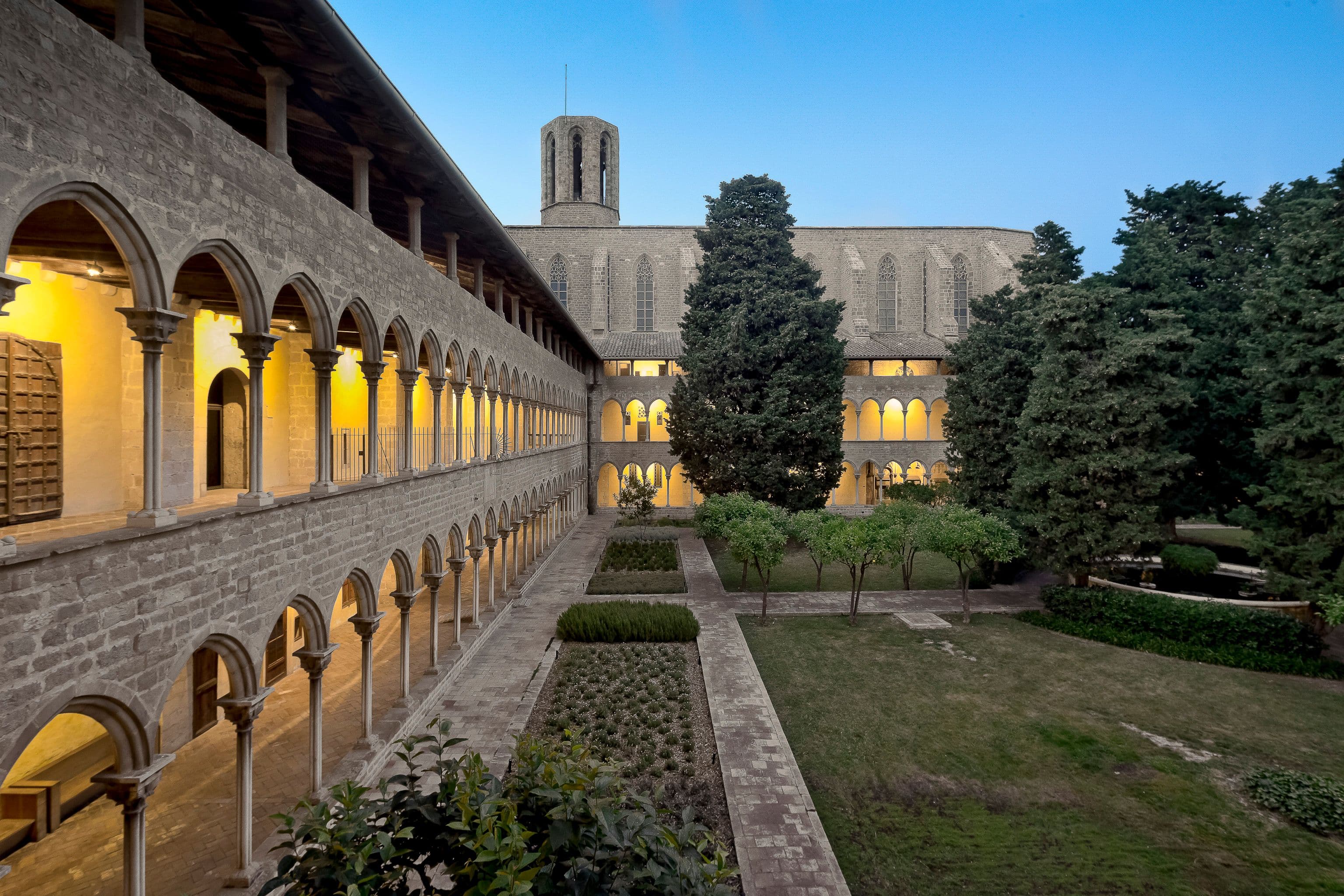 The magic hour of the Monastery of Pedralbes