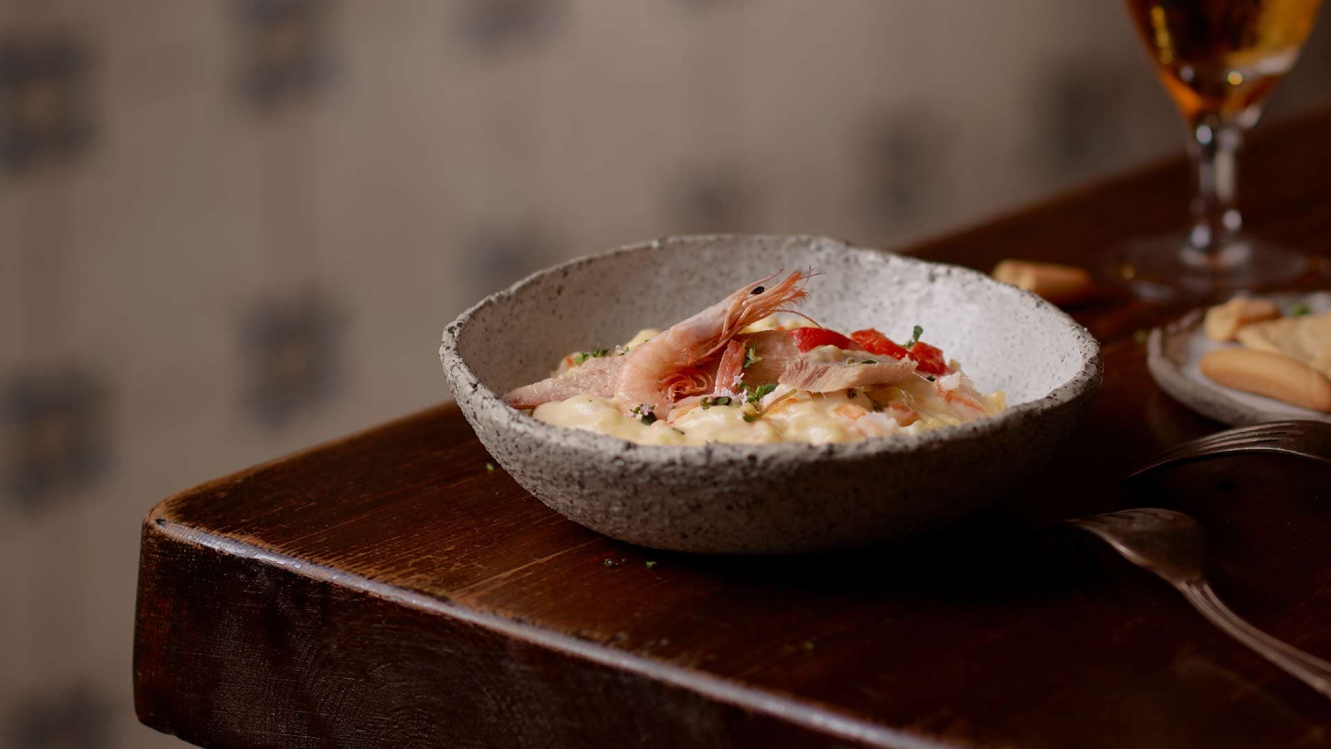 Tapas, solera y vinos: la vida en el sur según Bodega El Pimpi