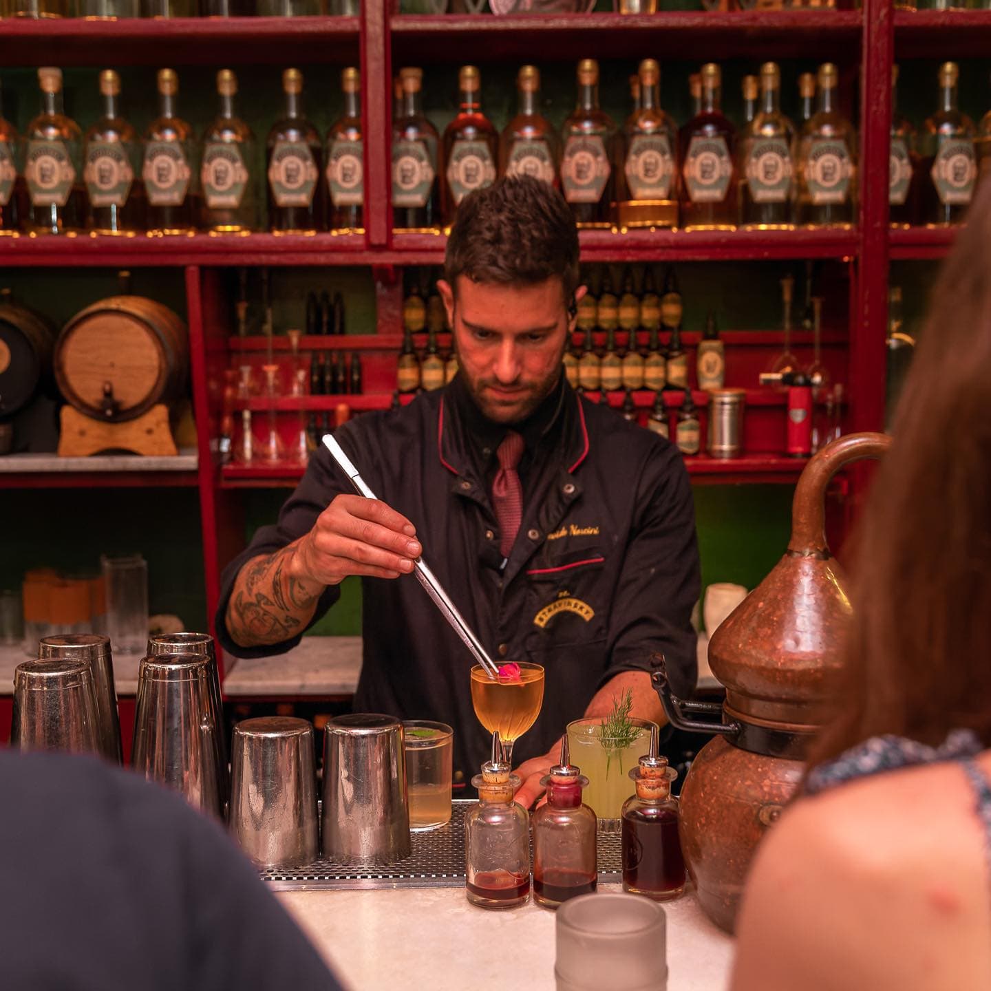 Dr. Stravinsky: la coctelería artesanal del Born que arrasa con sus ‘destilados de laboratorio’