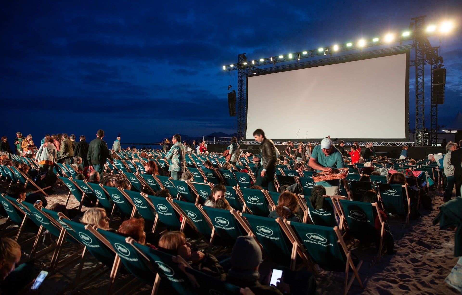 The plan of summer plans: outdoor cinema in the Parque de la Bombilla in Madrid.